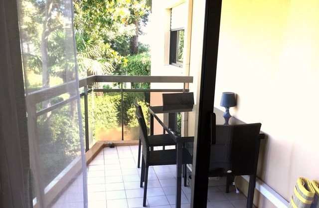 Pretty apartment with terrace parking CROISETTE AND BEACHES