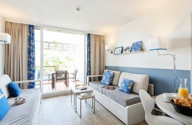 Résidence Pierre & Vacances Premium Port-Prestige **** - Apartment for 4 people - 1 bedroom - Whirlpool bath - Spacious terrace - Air-conditioned - Harbour view