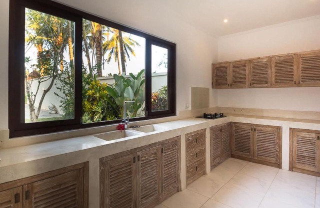 Rent a Luxury Villa in Bali Close to the Beach, Bali Villa 2036
