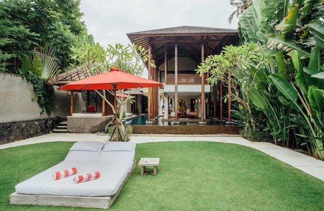 Beach Villa Pabean 