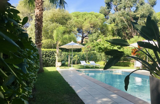 Sainte Maxime, villa of 160m2 with pool, sea view (sea 200m), landscaped garden
