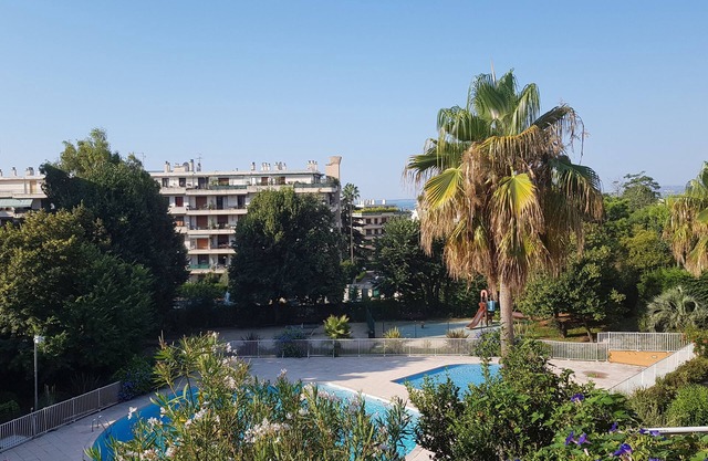 Sea view apartment on the heights of Nice
