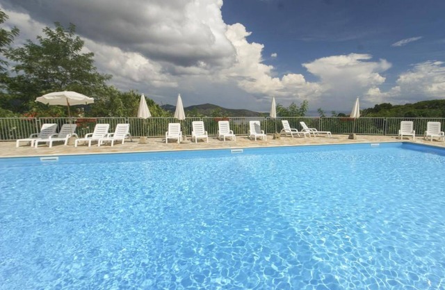 Studio Apartment 'Mono Le Lecce 2' with Mountain View, Pool & Balcony
