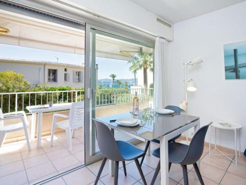 Studio Climatisé Proche Plage et Commerces avec Balcon, Wi-Fi et Parking - FR-1-466A-16