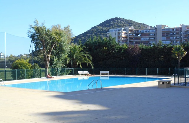 Studio "The Fairway II" with swimming pool, 15 minutes walk from the beaches