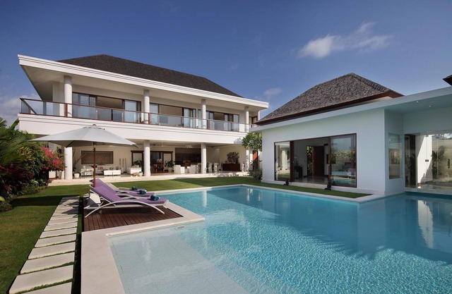 Stunning Rice Field View 5 Bedroom Villa Canggu!