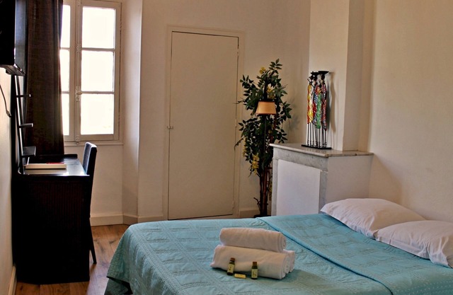 Sunny 1 bedroom Street Commandant André