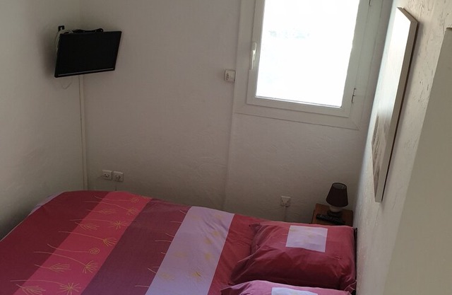 T2 apartment + private parking Port Frejus