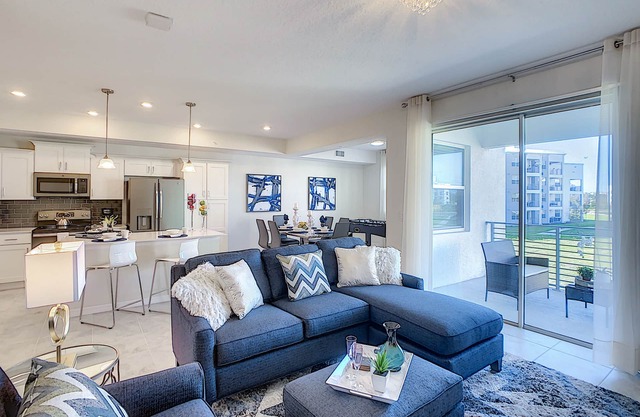 Updated Condo, 5 mi to Disney, On-site Water Park!