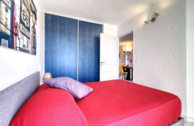 Very nice sea view for this T2 classified 3 * in luxury Resi Clim, Pool, Park