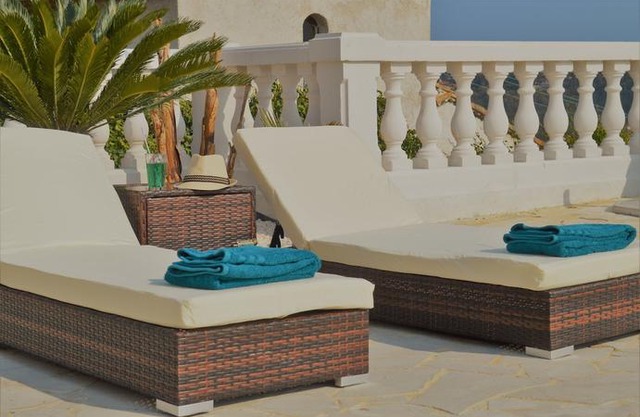 Villa La Terre Des Lauriers B&B