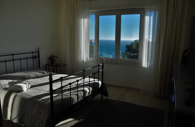 Villa SKYLINE Enjoy 360 ˚ panoramic view between the sea and the Alpes!