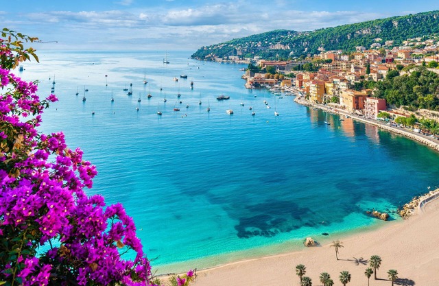 Villefranche Bay View - sleeps 5 guests in 2 bedrooms and a luxury sofa bed