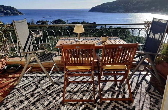 Vintage flat on Villefranche bay Free car-park