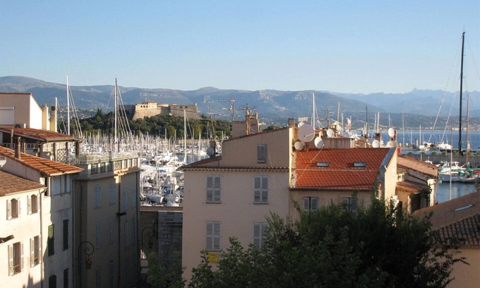 Antibes City Centre Apartment | 01. Bright and airy apartment with balcony & terrace in Old Town Antibes