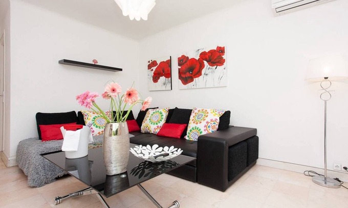 Cannes City Centre Apartment | 1 bedroom on La Croisette!