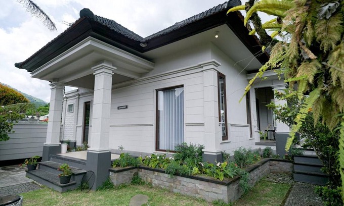 Candikuning Hotel | 100 m² Hotel ∙ 4 guests