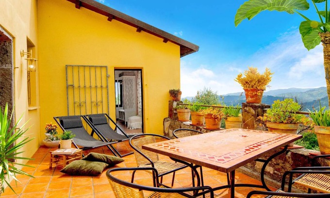 Podenzana House | 100 m² House ∙ 3 bedrooms ∙ 5 guests