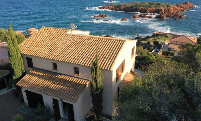 Antheor House | 100 m² House ∙ 2 bedrooms ∙ 6 guests