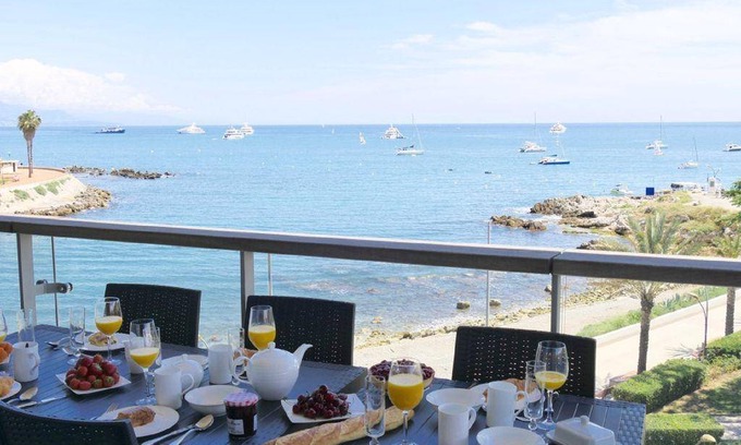 Antibes City Centre Apartment | 105 m² Apartment ∙ 3 bedrooms ∙ 6 guests