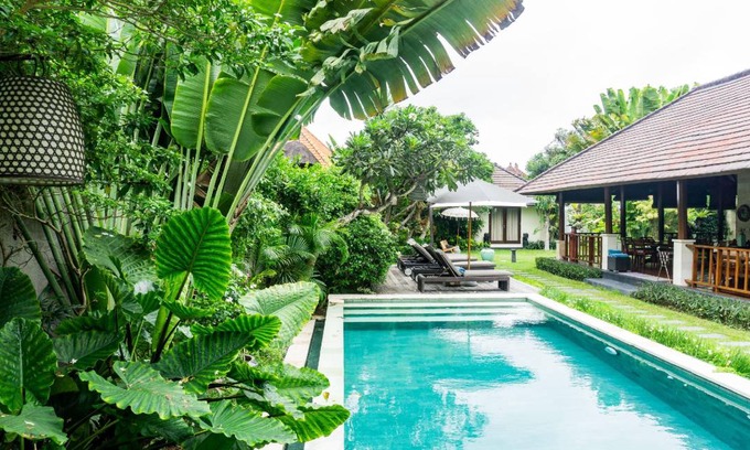 Sunset Road Villa | 1200 m² Villa ∙ 4 bedrooms ∙ 12 guests