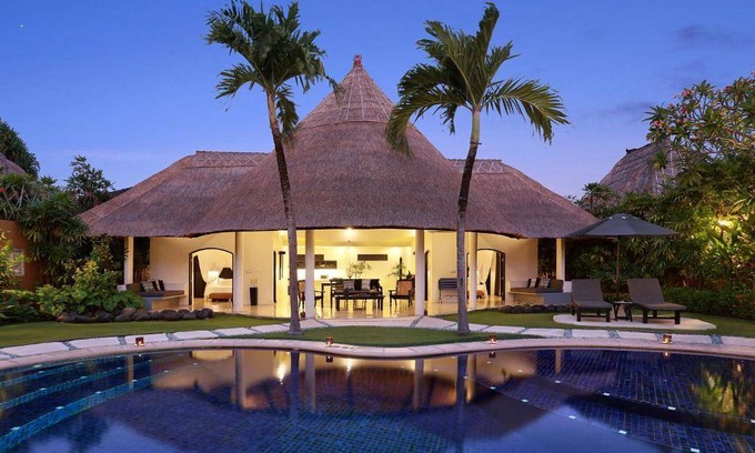 Sunset Road Villa | 1200 m² Villa ∙ 6 bedrooms ∙ 12 guests