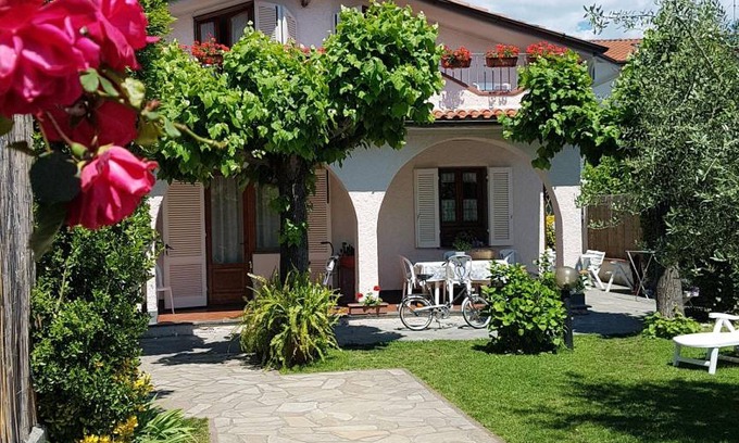 Forte dei Marmi House | 130 m² House ∙ 6 bedrooms ∙ 9 guests