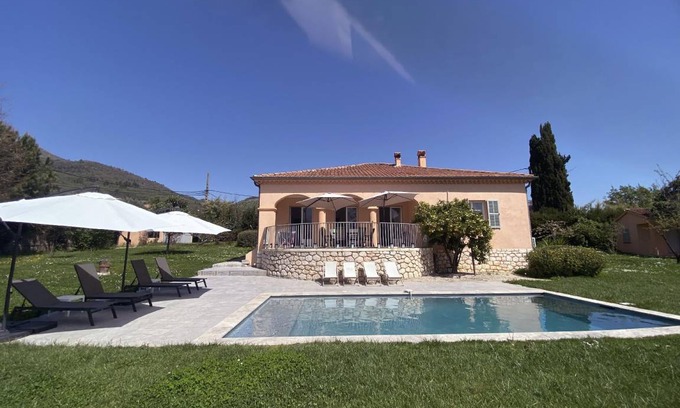 Vence House | 131 m² House ∙ 3 bedrooms ∙ 6 guests