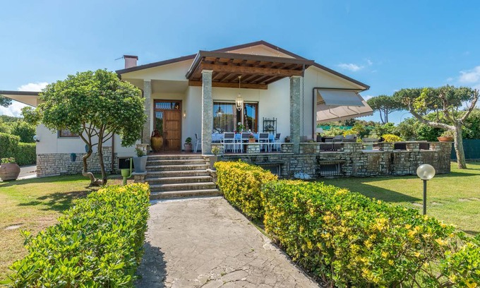 Cinquale Villa | 139 m² Villa ∙ 4 bedrooms ∙ 8 guests