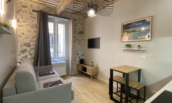 Antibes Old Town Apartment | 14 m² Studio flat ∙ 2 guests