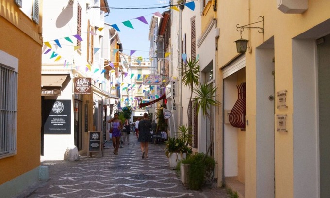 Antibes Old Town Apartment | 16. A bright gem on the top floor in the Old Town, with a sunny terrace