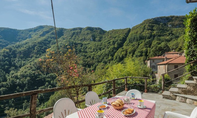 Stazzema Villa | 160 m² Villa ∙ 3 bedrooms ∙ 5 guests