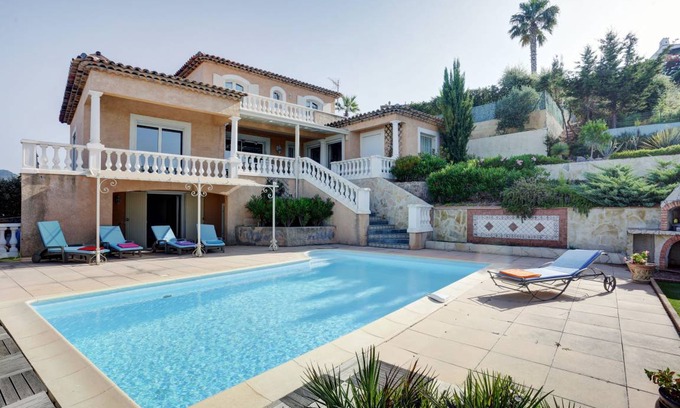Frejus Villa | 160 m² Villa ∙ 3 bedrooms ∙ 9 guests