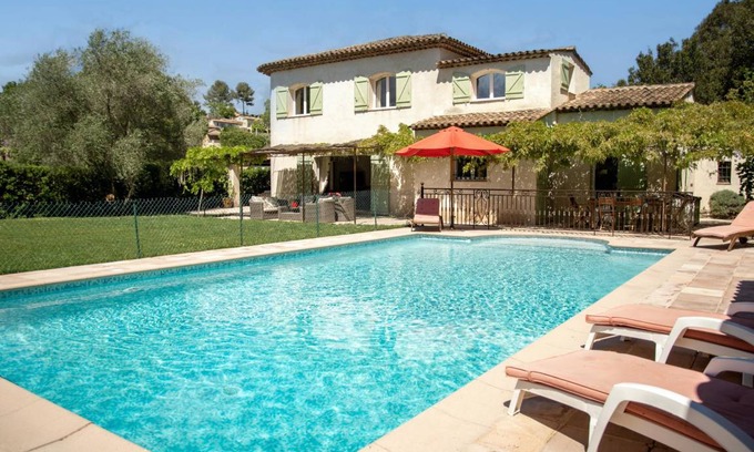 Valbonne Villa | 160 m² Villa ∙ 4 bedrooms ∙ 7 guests