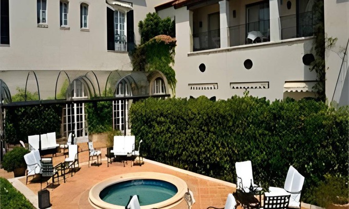 Vence Hotel | 180 m² Hotel ∙ 5 guests