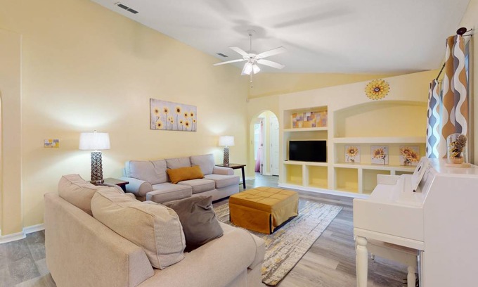 Greater Groves House | 181 m² House ∙ 4 bedrooms ∙ 10 guests