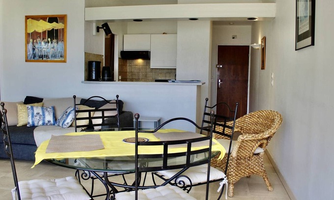 Villeneuve Loubet Beach Apartment | 2-Room Apartment with Air Conditioning, Sleeps 4, 100m from the Beach