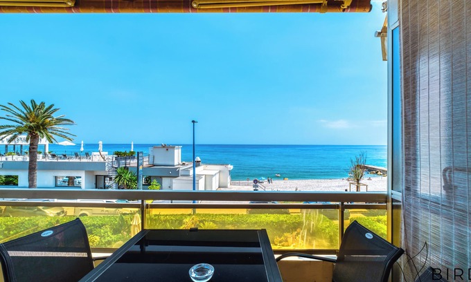 Villeneuve Loubet Beach Apartment | 2-Room Apartment with Sea View Terrace, parking, sea access