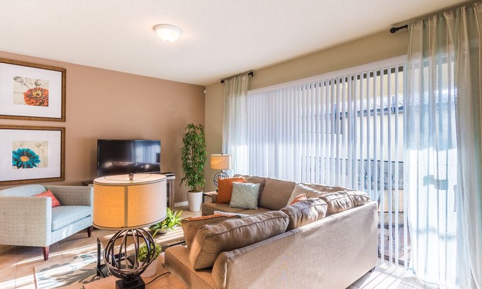 Four Corners House | 2042 Rome Drive