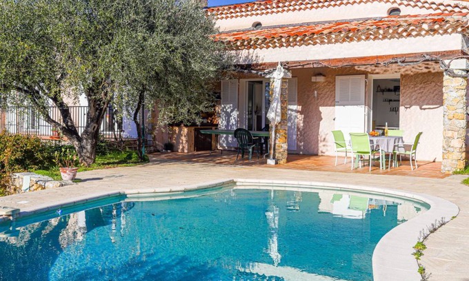 Saint-Roman Villa | 220 m² Villa ∙ 3 bedrooms ∙ 6 guests