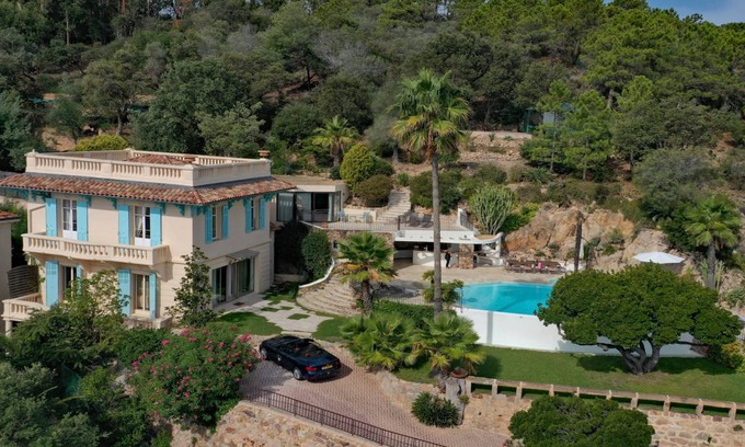 Theoule-Superieur Villa | 220 m² Villa ∙ 5 bedrooms ∙ 11 guests
