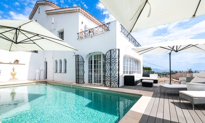 Vallauris Villa | 240 m² Villa ∙ 5 bedrooms ∙ 11 guests