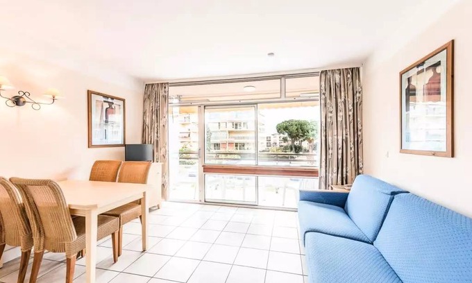 Saint-Laurent-du-Var Apartment | 25 m² Studio flat ∙ 1 bedroom ∙ 4 guests
