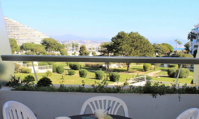 Villeneuve Loubet Beach Apartment | 25 m² Studio flat ∙ 1 bedroom ∙ 4 guests