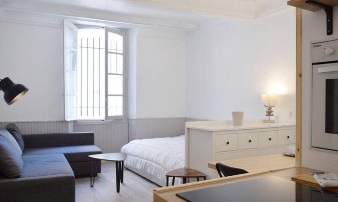Antibes City Centre Apartment | 25 m² Studio flat ∙ 1 bedroom ∙ 2 guests