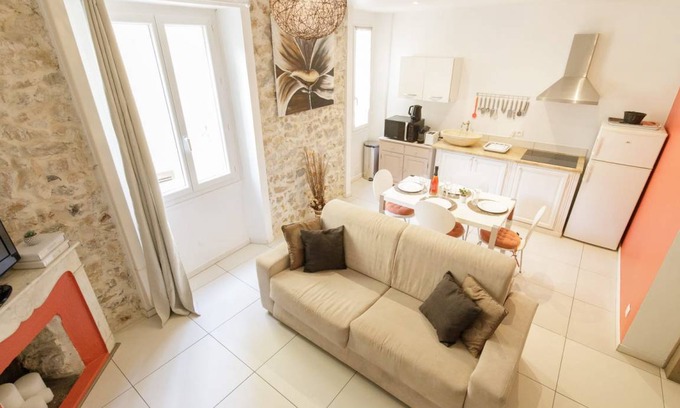 Antibes Old Town Apartment | 25 m² Studio flat ∙ 4 guests