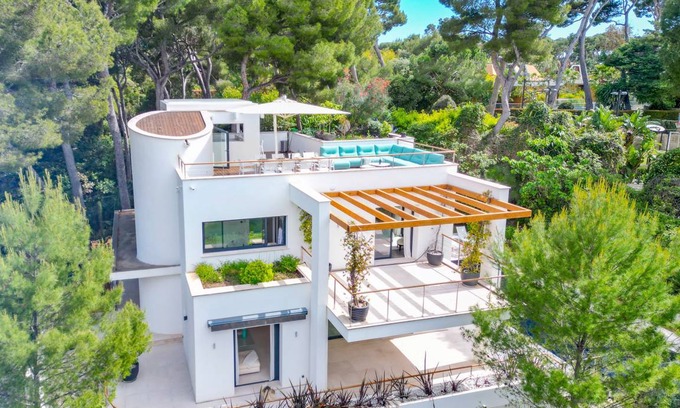 Cap-Ferrat Villa | 250 m² Villa ∙ 5 bedrooms ∙ 8 guests