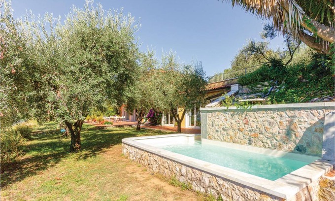 Carrara House | 250 m² House ∙ 4 bedrooms ∙ 10 guests