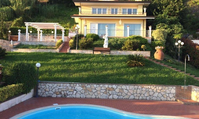 Corsanico Villa | 250 m² Villa ∙ 3 bedrooms ∙ 8 guests