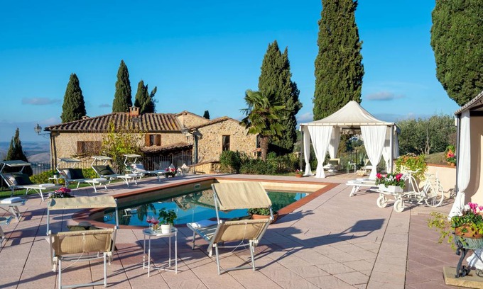 Pomarance Villa | 250 m² Villa ∙ 7 bedrooms ∙ 14 guests